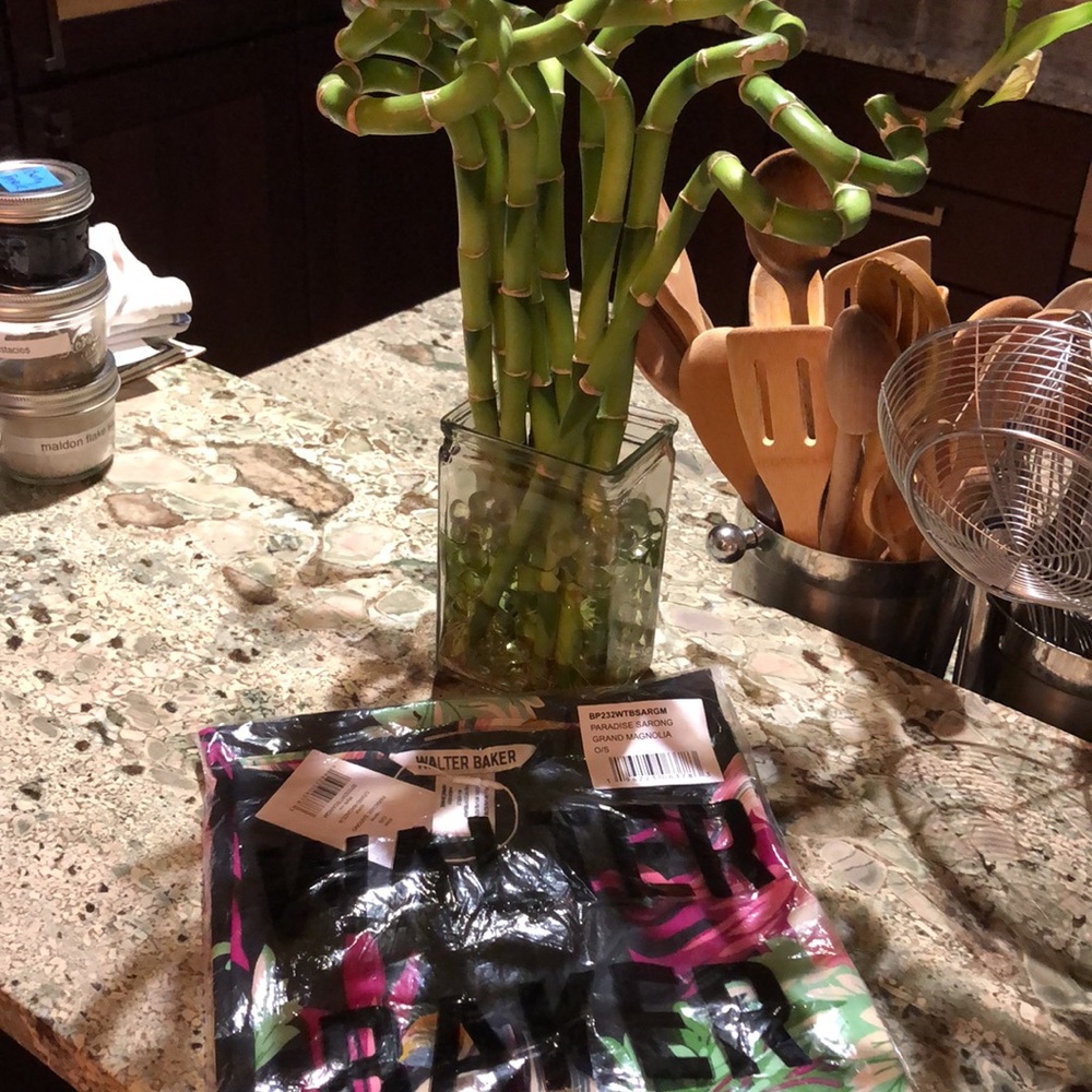 NWT ๐ท๏ธ Walter Baker Paradise Sarong OS - Picture 8 of 10